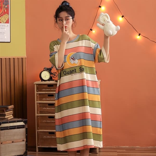 Váy kẻ vàng