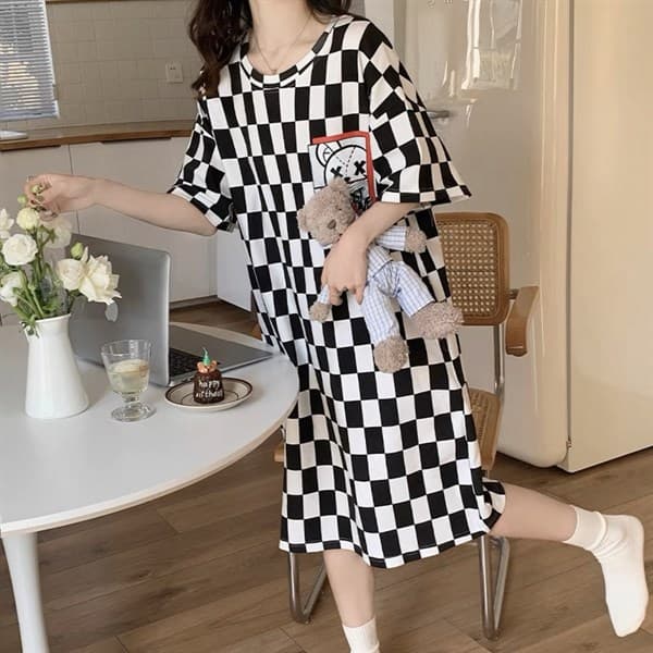 Váy cổ tròn caro đen trắng